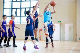 美记：库里距离复出还有一段时间，这次客场之旅可能看不到他